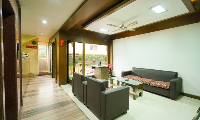 Shenoys Hotel | OYO 3633 Nanda Inn
