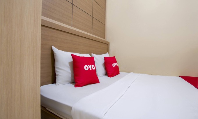 Old Jakarta Hotel | OYO 3755 Sweet Home Near Masjid Agung Istiqlal, Pasar baru, Ancol
