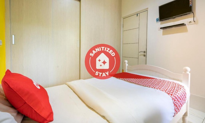 Surabaya Hotel | OYO 3782 Gunung Anyar