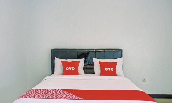 Cilacap Hotel | OYO 3841 Wisma 25