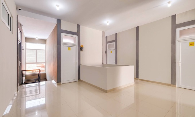 West Cirebon Hotel | OYO 3972 Simega Residence