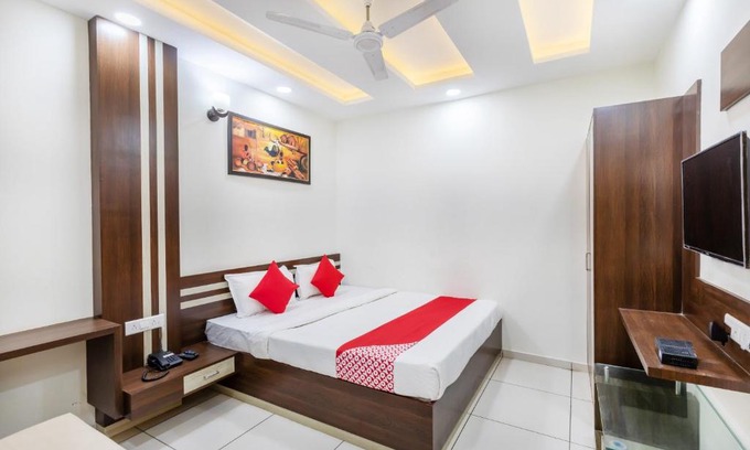Hoshangabad Hotel | OYO 42068 Hotel Vinayak Palace