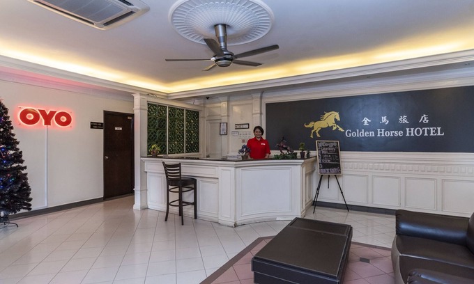 Taman Johor Jaya Hotel | OYO 44027 Golden Horse Hotel