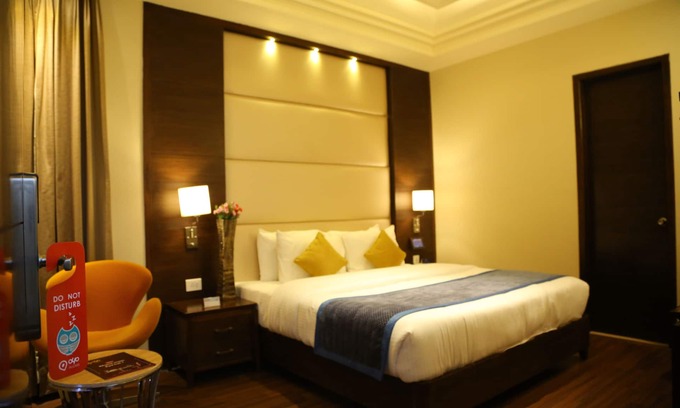 Sector 5 Hotel | OYO 552 Hotel The Cove