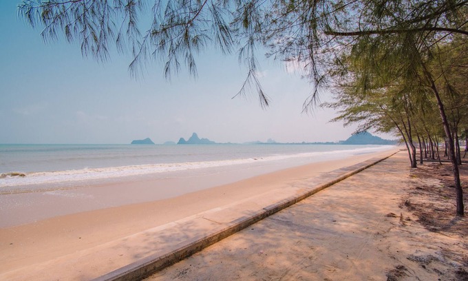 Prachuap Khiri Khan Hotel | OYO 614 Koh Lak Resort