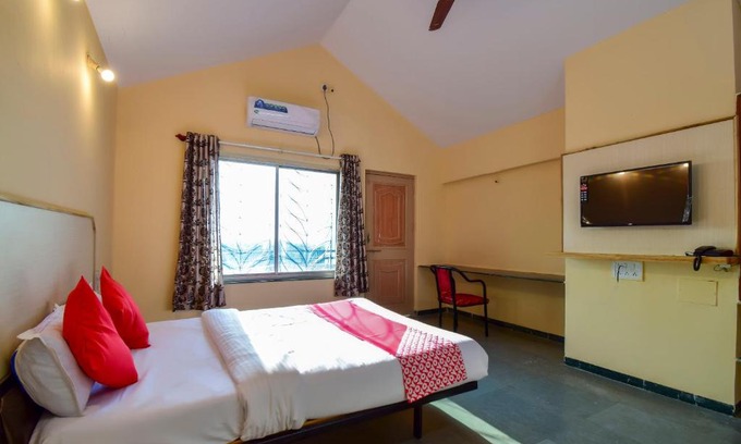 Solapur Hotel | OYO 65197 Green Woods Resorts