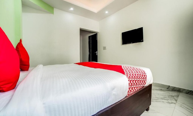 Rajouri Garden Hotel | OYO 68069 Metro VIew