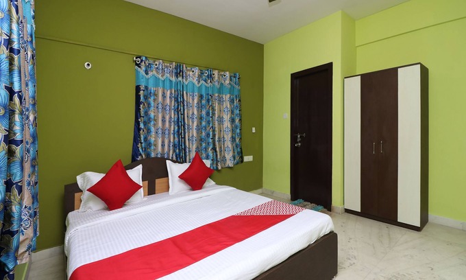 Bhowanipore Hotel | OYO 7111 Fanindra Guest House