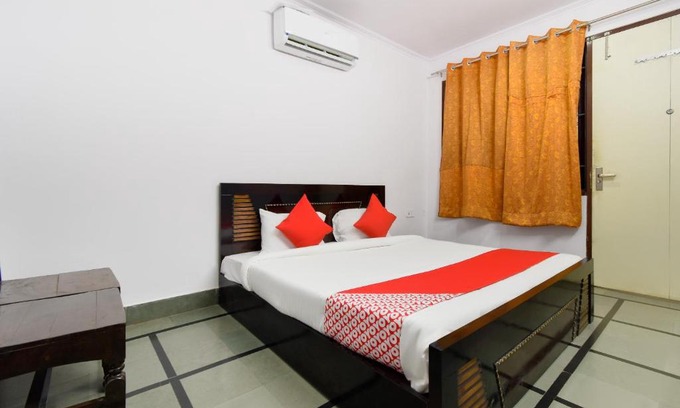 Pahalgam Hotel | OYO 71885 Pine Cliff Resort