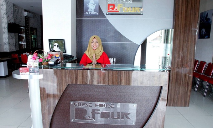 Palu Hotel | OYO 861 R Four Hotel