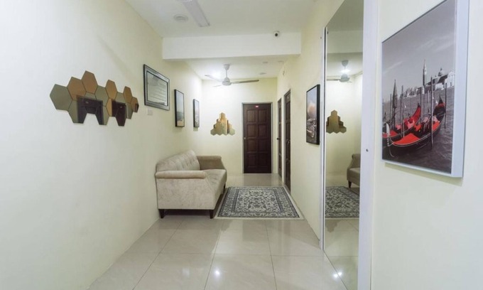 Taman Cendana Hotel | OYO 90090 Roselyn Inn 2