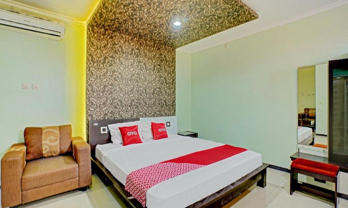 Surabaya Hotel | OYO 90177 Hotel Pahlawan