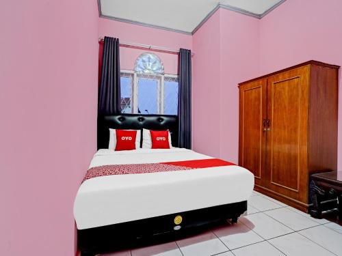 Cirebon Hotel | OYO 90289 Lestari Syariah Homestay