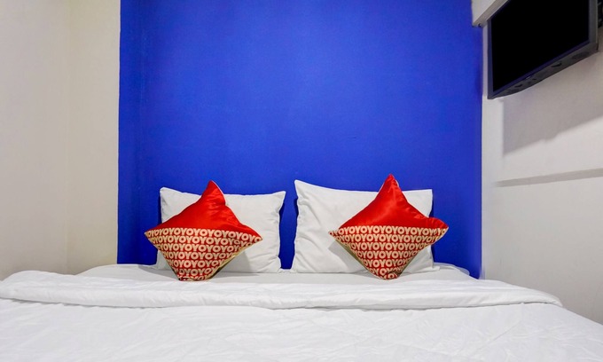 Jakarta Hotel | OYO 90304 Cosmo Tanjung Duren