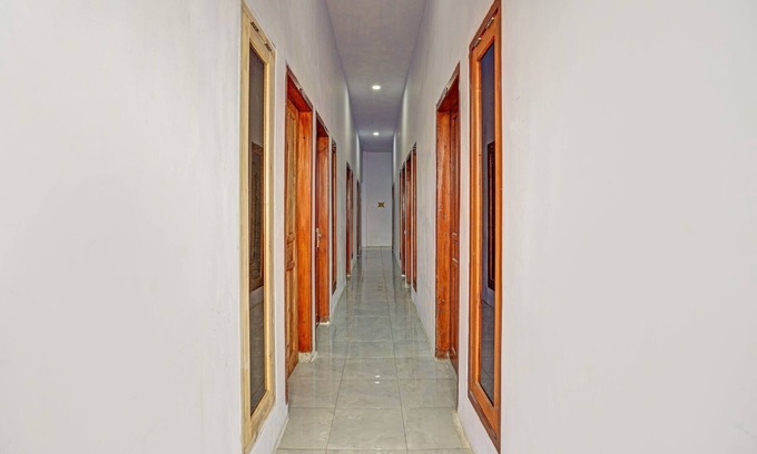Probolinggo Hotel | OYO 90604 Menara Sakti Syariah Homestay
