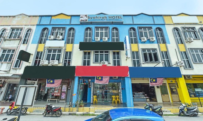 Kampung Kijing Hotel | OYO 90631 Syahirah Hotel