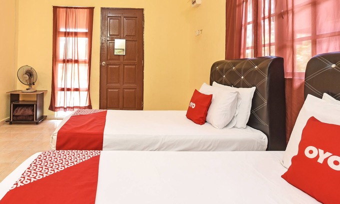 Sungai Jan Hotel | Oyo 90640 D'village River & Cafe Chalet