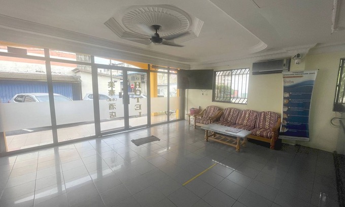 Kampung Hulu Caluk Hotel | OYO 90914 Hotel Mei Wah