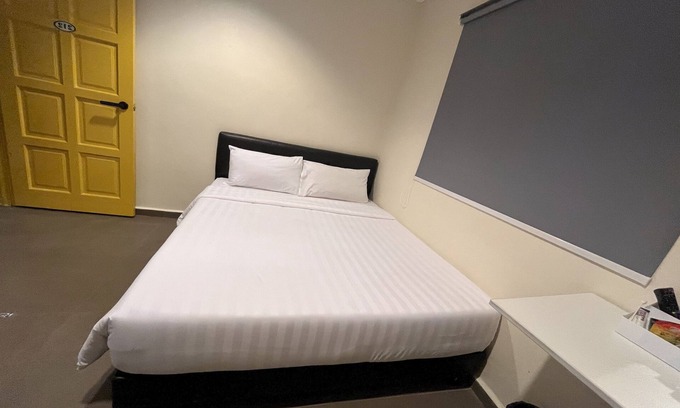 Taman Universiti Hotel | OYO 91045 Jb Sojourn