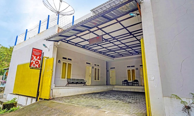 Garut Hotel | OYO 91329 Guest House Le-banon Syariah