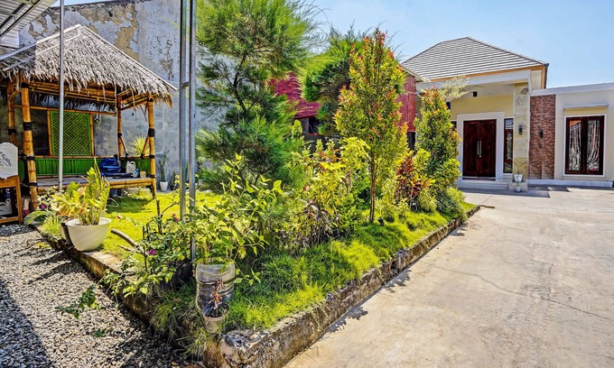 Sidomulyo Hotel | OYO 91403 Reva Residence Syariah