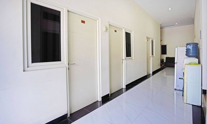 Gubeng Hotel | OYO 91508 Ruby Homestay Syariah