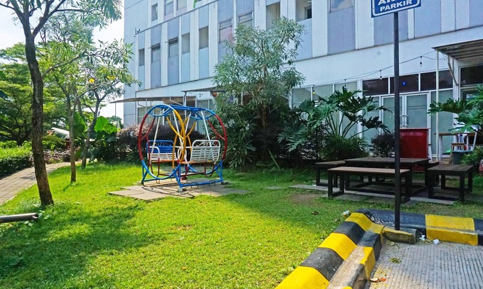 Gunung Putri Hotel | OYO 91593 San San Rooms Apartment Gunung Putri Square