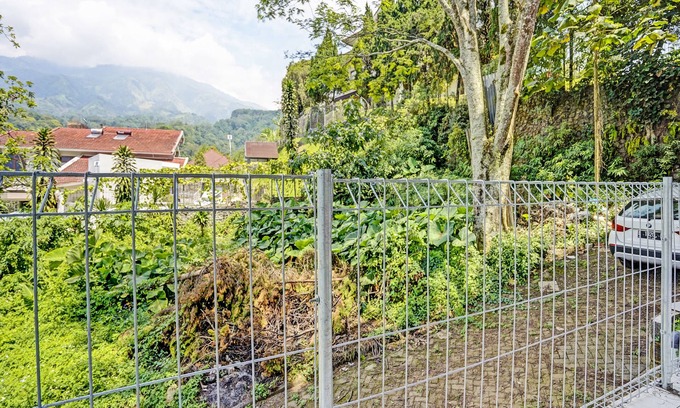 Trawas Hotel | OYO 91612 Villa A1