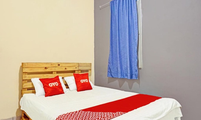 Gambir Hotel | OYO 91658 Luci’s House