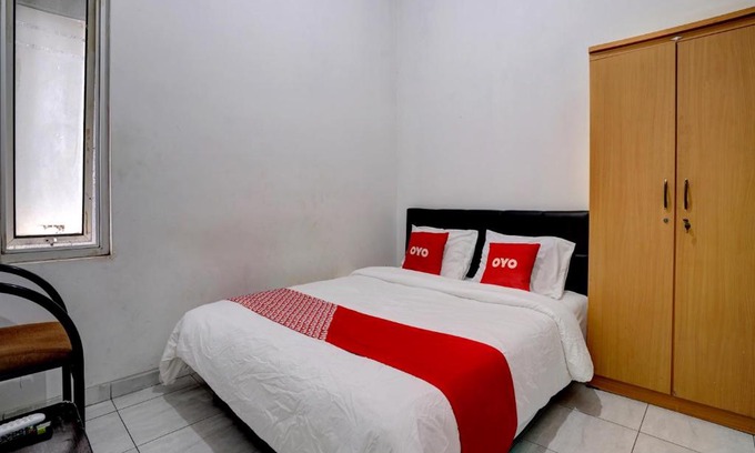 Astana Anyar Hotel | OYO 92725 Regol Srimahi Residence