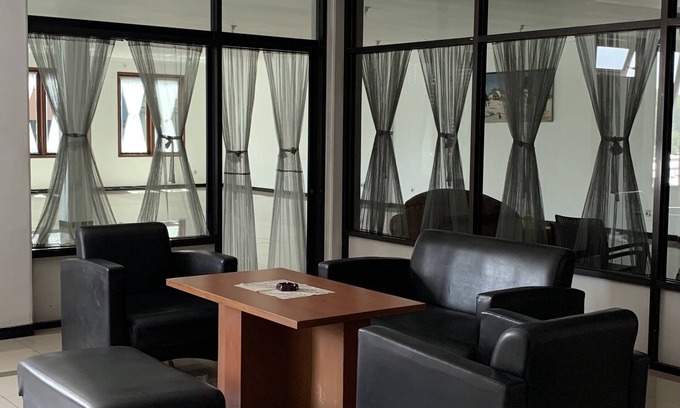 Tana Tidung Hotel | OYO 92865 Guest House Pandita