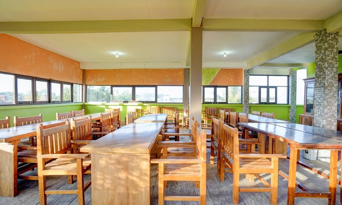 Gresik Hotel | OYO 92896 Hotel Sahabat Syariah Near Plasa Telkom Bawean