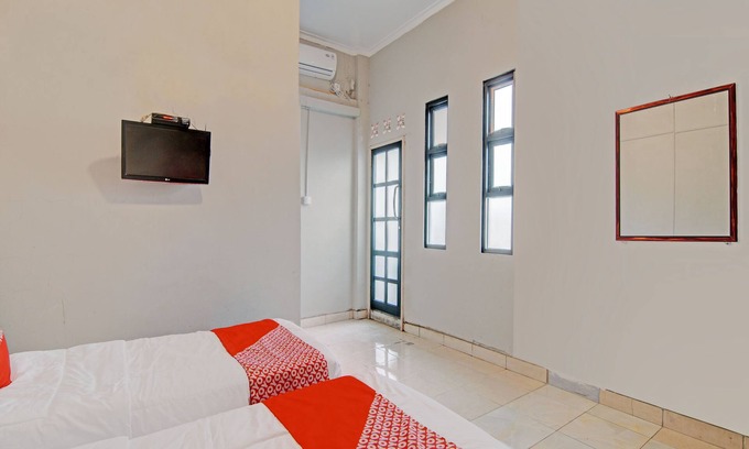 Pekanbaru Hotel | OYO 92924 Kalista Guest House Syariah