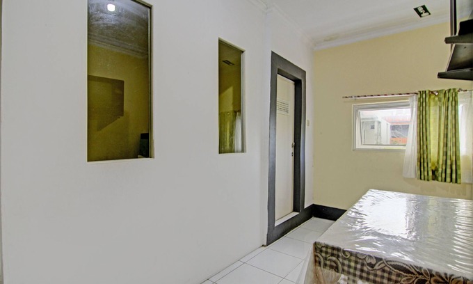 Pekanbaru Hotel | OYO 93206 Penginapan Budi SyariahNearTaman Amaryllis Pekanbaru