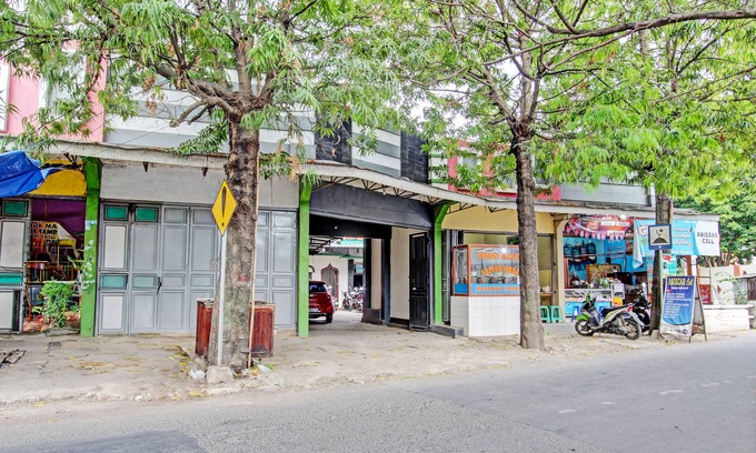 Brebes Hotel | OYO 93208 Guest House Cemara 2