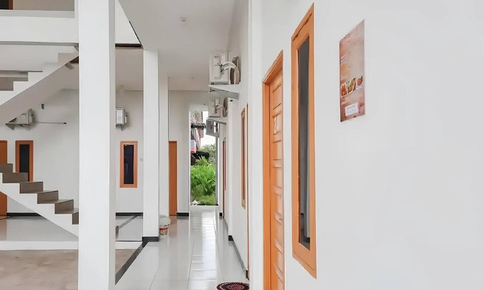 Pontianak Hotel | OYO 93306 Homestay Permana Supadio Airport