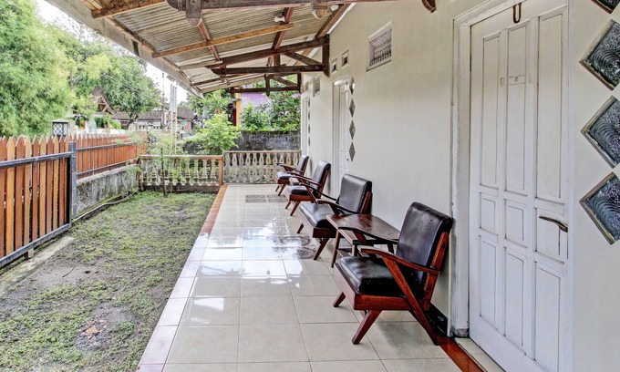 Mendut Hotel | OYO 93660 New Family Hotel Syariah