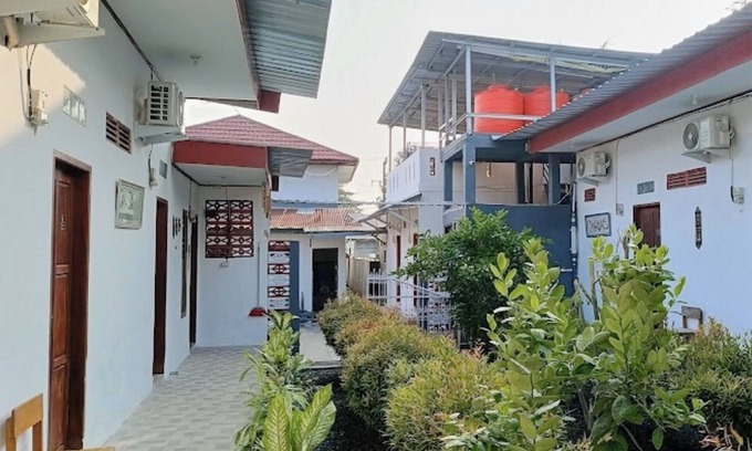 Tetebatu Hotel | OYO 93848 Kost Reski 1 Near Pasar Rakyat Limbung