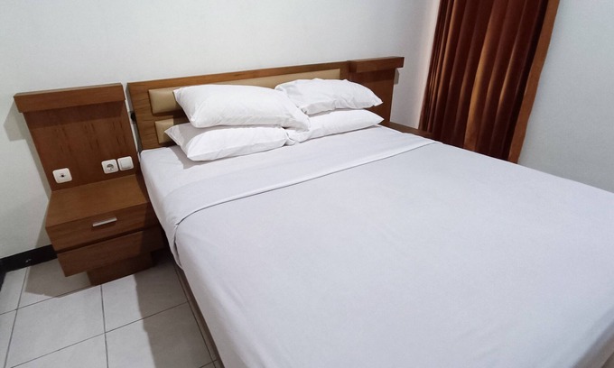 Klaten Selatan Hotel | OYO 93885 D'harjo Guesthouse