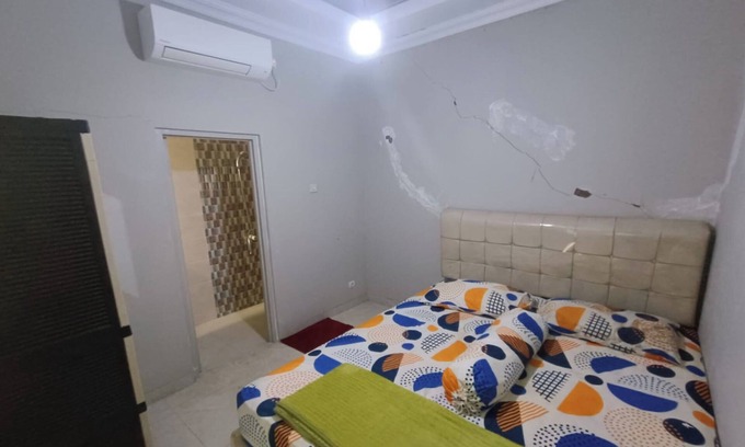 Bogor Timur Hotel | OYO 93932 Paviliun Dr Edison Syariah