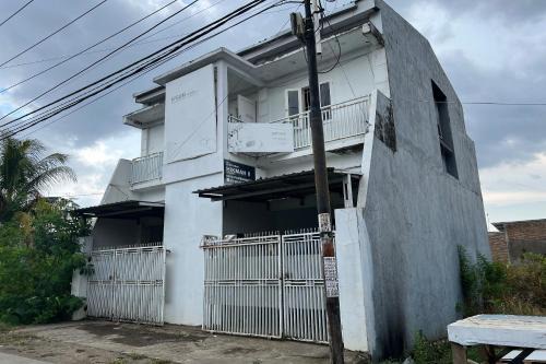 Tetebatu Hotel | OYO 93953 Kost Tamara Near Kantor Desa Sengka