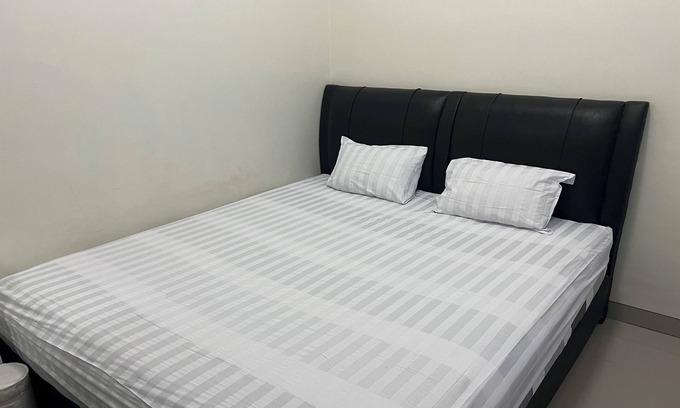 Sungguminasa Hotel | OYO 94222 Anda Kost 2 Near Lapangan Syech Yusuf Discovery