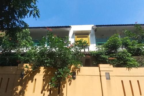 Purwokerto Hotel | OYO 94650 Guest House Sakinah