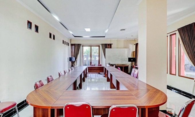 Colomadu Hotel | OYO 94697 Hotel Amanah Sejahtera