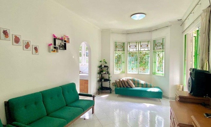 Cipanas Hotel | OYO 94710 Puncak Resort Guest House