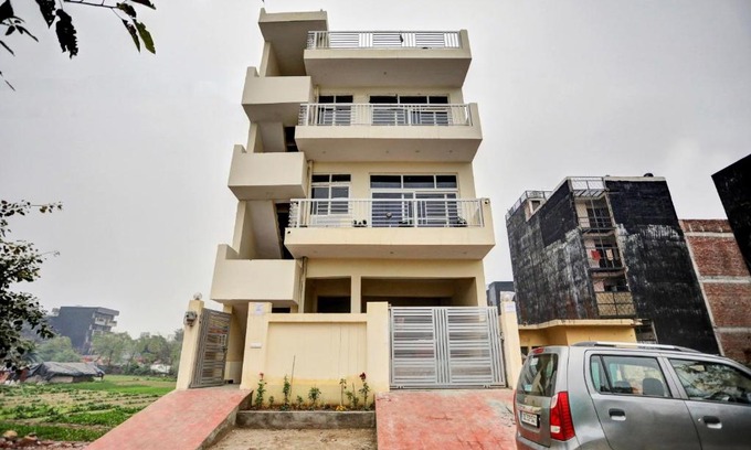 Noida Hotel | OYO Cozy Stay