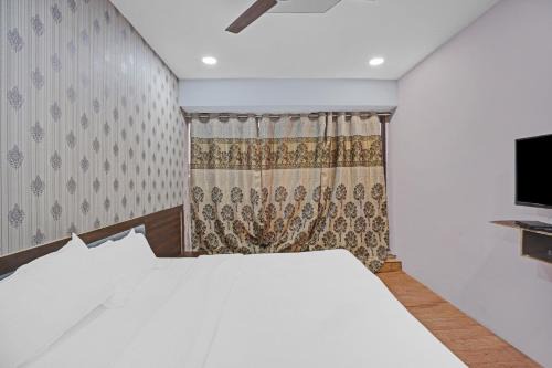 Surat Hotel | OYO Flagship Hotel Happy Inn