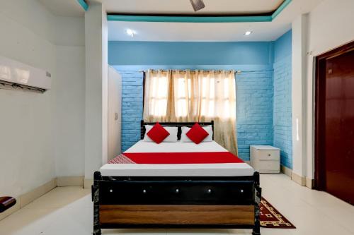 Ganeshguri Hotel | OYO Flagship The Blooming Inn