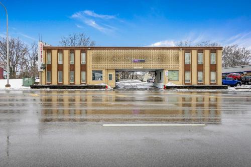 Peoria Hotel | OYO Hotel Downtown Peoria I-74