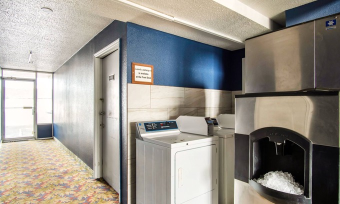 Hutchinson Hotel | OYO Hotel Hutchinson KS West 4th Ave